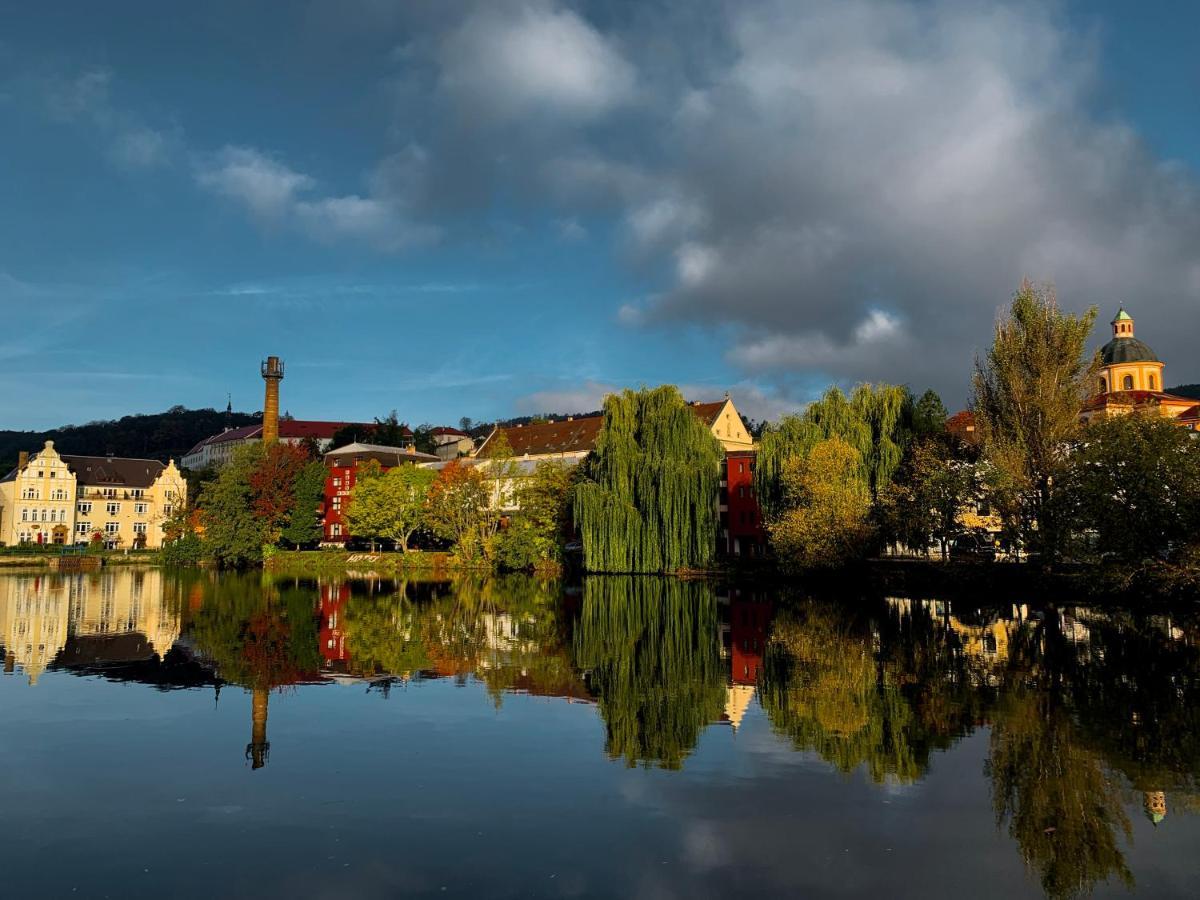 Aparthotel Faust Дечин Экстерьер фото